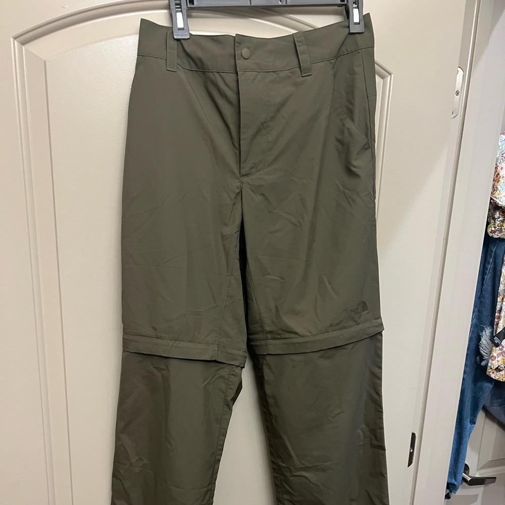 North face convertible pants ! Wear these as shorts or pants size 32 R